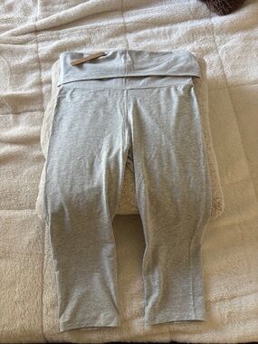 SKIMS Heather Gray Fold-Over Waist Capri Leggings